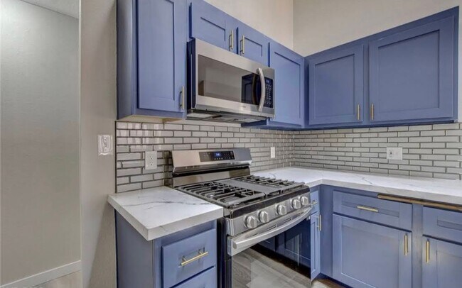 Building Photo - 1735 Navarre Ln