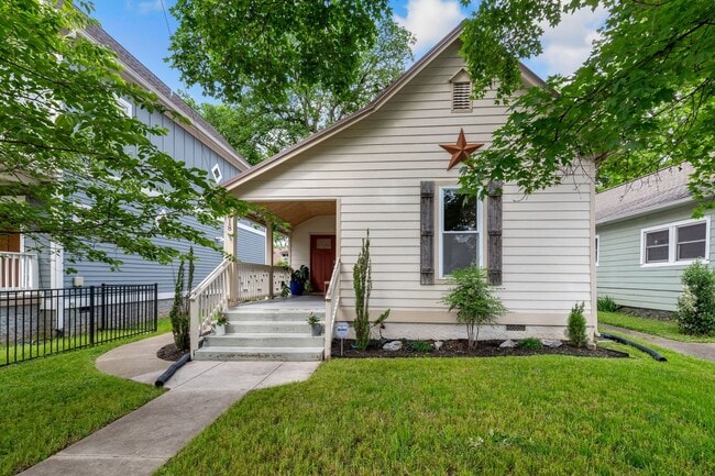 Building Photo - Beautiful Home Steps to Cleveland Park!