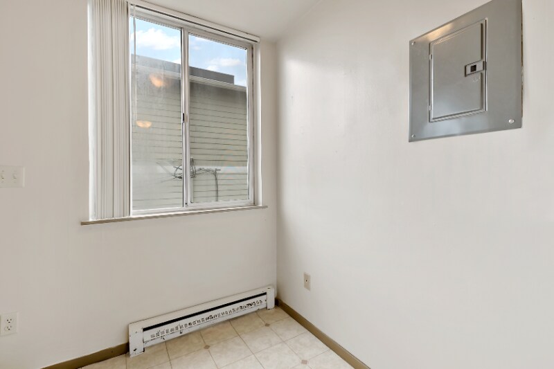 Building Photo - 5515 15th Ave NE