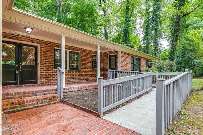 Building Photo - 5001 Southmoor Rd