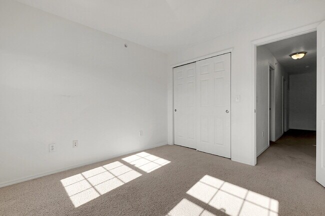 Building Photo - $2,025.00, 2 bed, 2 bath Condo with detach...