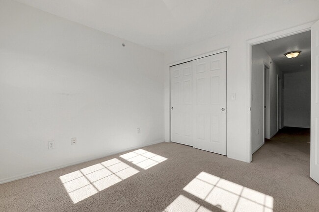 Building Photo - $2,250.00- 2 bed, 2 bath Condo with detach...