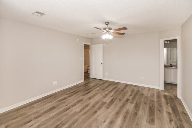 Building Photo - 10027 Branley Oak Dr