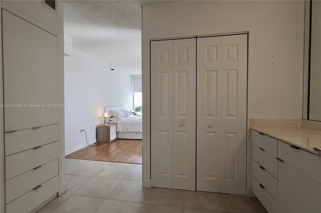 Building Photo - 20505 E Country Club Dr