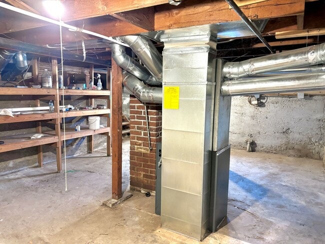 Building Photo - Charming Home in the Conveniently Located Southgate Neighborhood, Character-Rich Trims and Fully ...