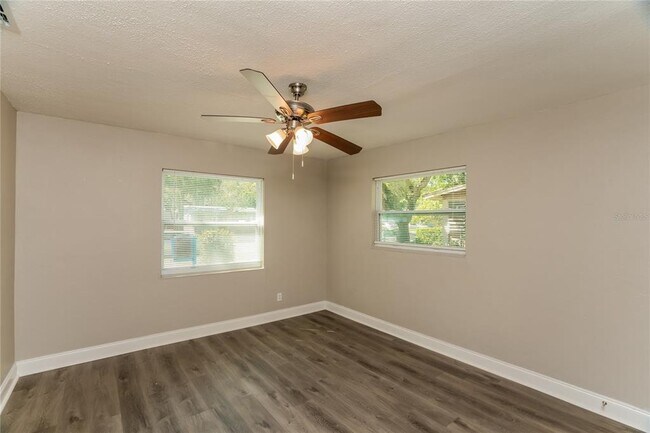 Building Photo - 2227 17th Ave S