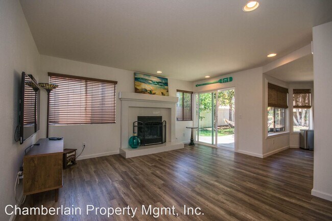 Building Photo - 4 br, 2.5 bath House - 1837 Paseo Del Lago...