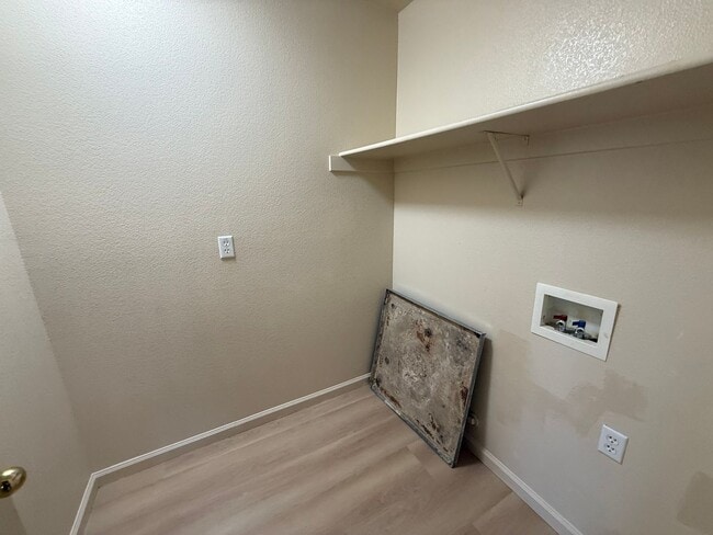 Building Photo - 2424 Sandpiper Ln