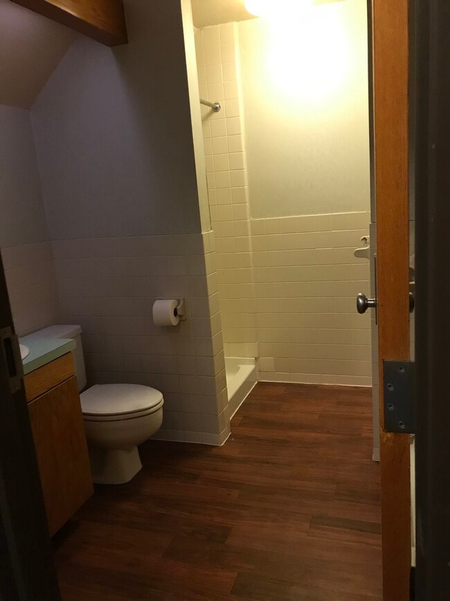 Studion Bathroom - 112 US Oval