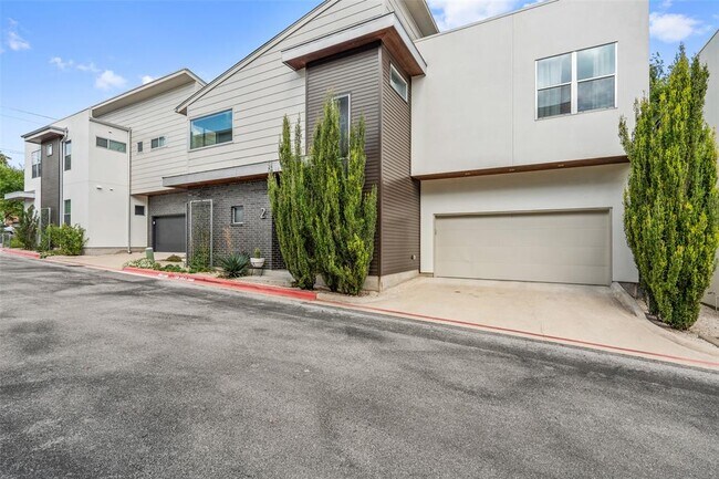 Building Photo - 2105 Goodrich Ave