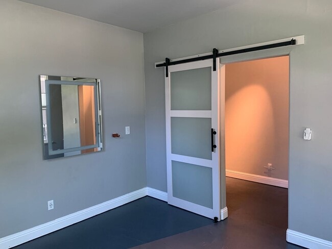 Building Photo - Beautiful 4 bedroom 2 bath custom home