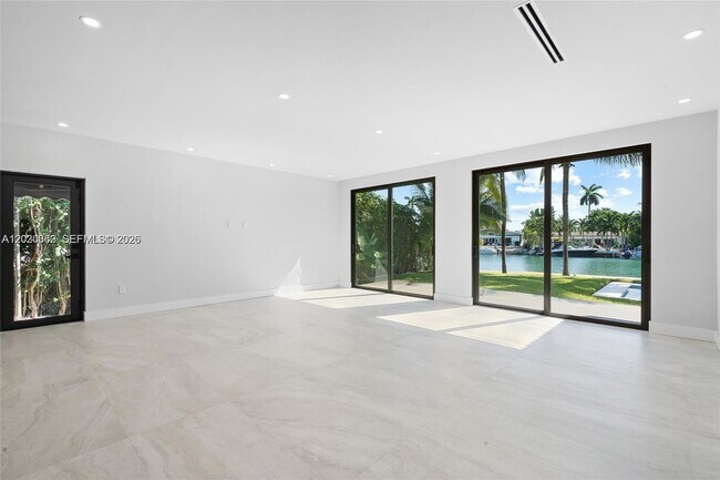 Building Photo - 550 S Shore Dr