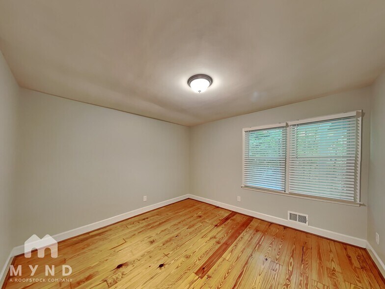 Building Photo - 1600 Arden Dr SW