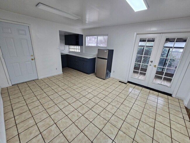 Building Photo - 128-130 Arletta