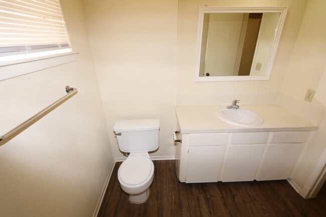 Building Photo - 21134 Park Mt Dr