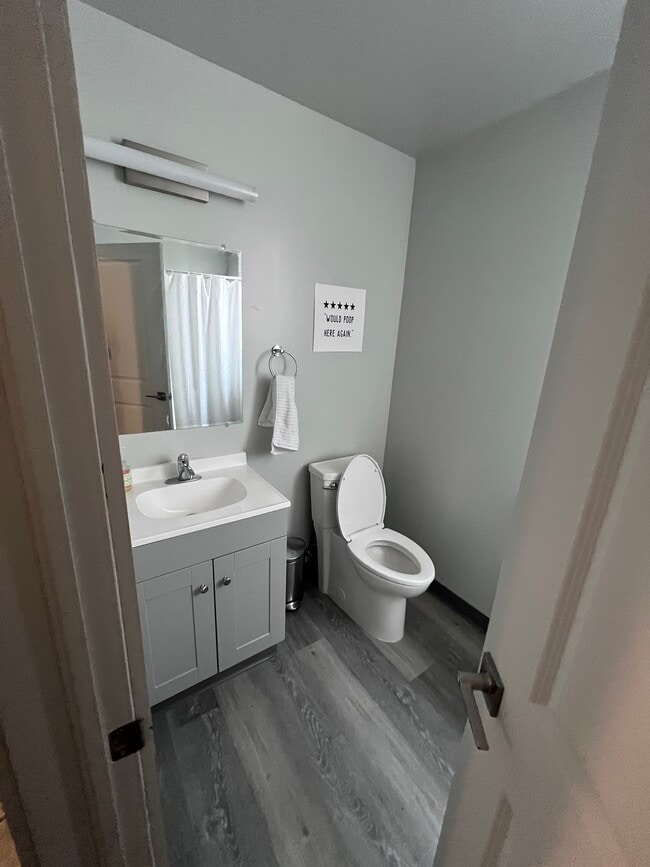 Building Photo - The Bronze