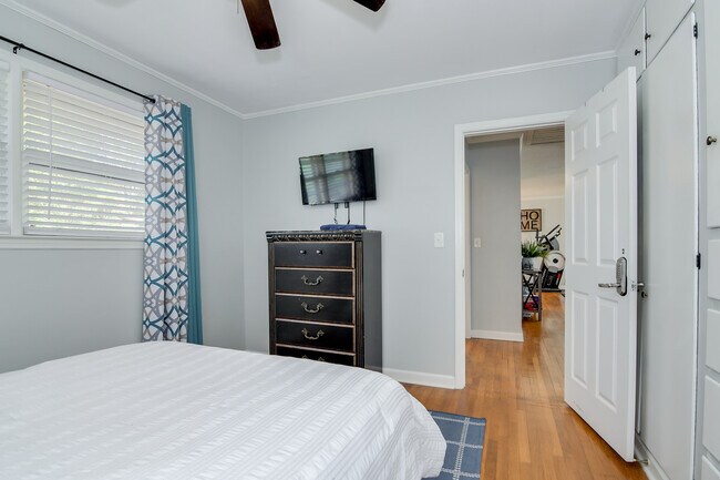 Building Photo - 1127 Magnolia Dr