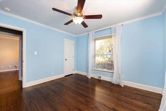 Building Photo - 5400 Farmbrook Dr