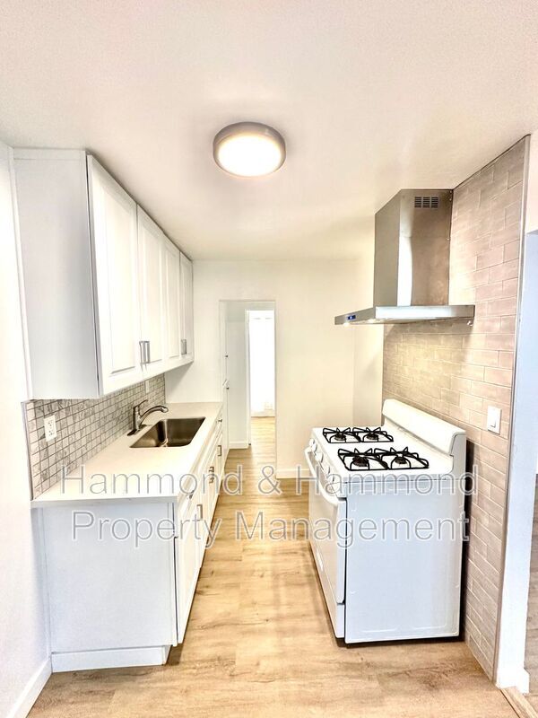 Building Photo - 5854 Tujunga Ave