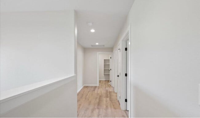 Building Photo - 323 Ashbrook Dr