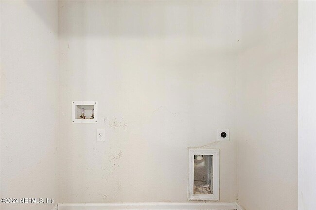 Building Photo - 780 Servia Dr