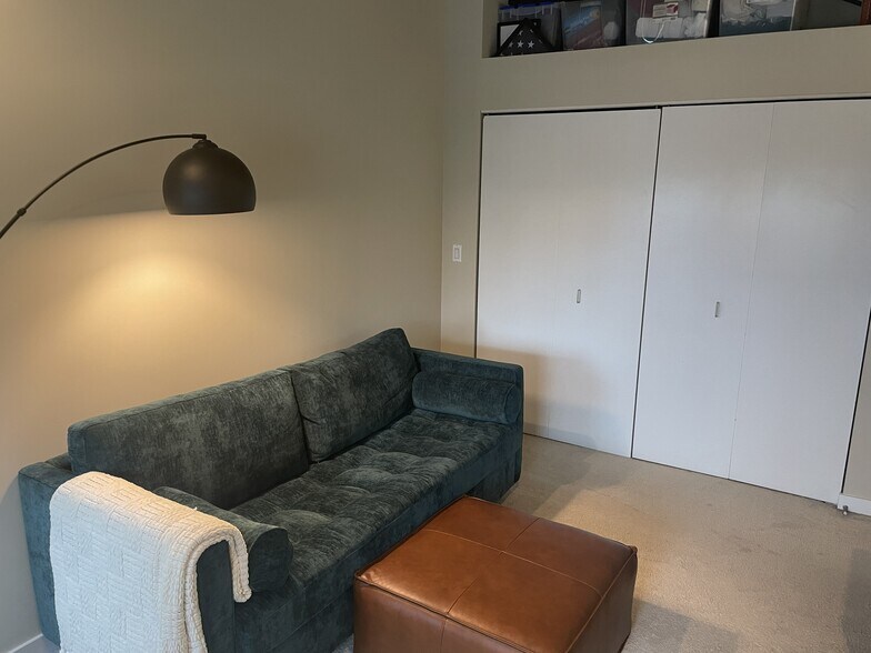 Building Photo - 235 W Van Buren St