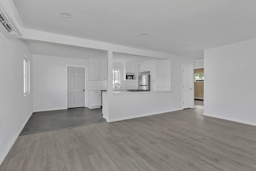 Building Photo - 1222 Willowside Ter