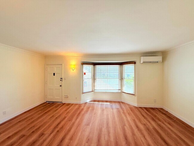 Building Photo - 626 1/2 N Spaulding Ave