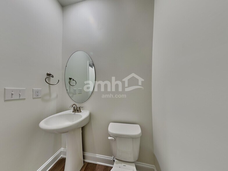 Building Photo - 6075 Rosemore Ln