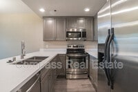 Building Photo - 411 Park Ave