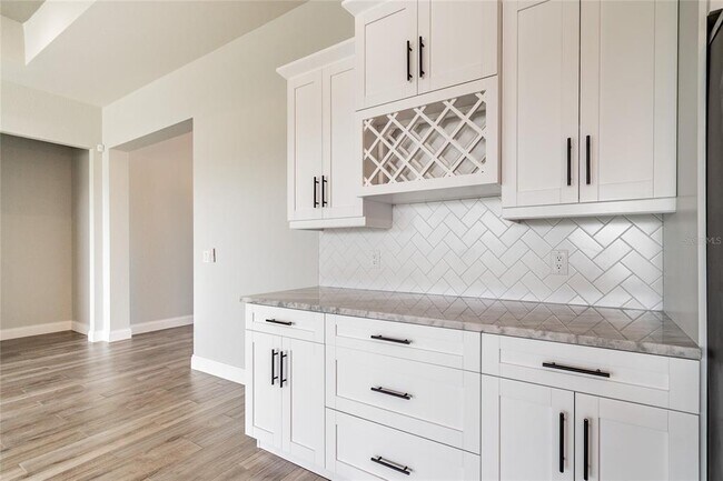 Building Photo - 6753 Bentridge Dr