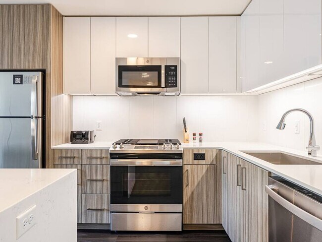 Building Photo - 1550 NW Naito Pkwy