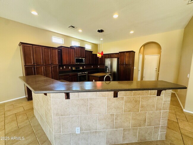 Building Photo - 2720 E Hazeltine Way