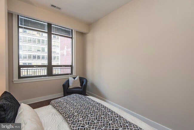 Building Photo - 1501 Locust St