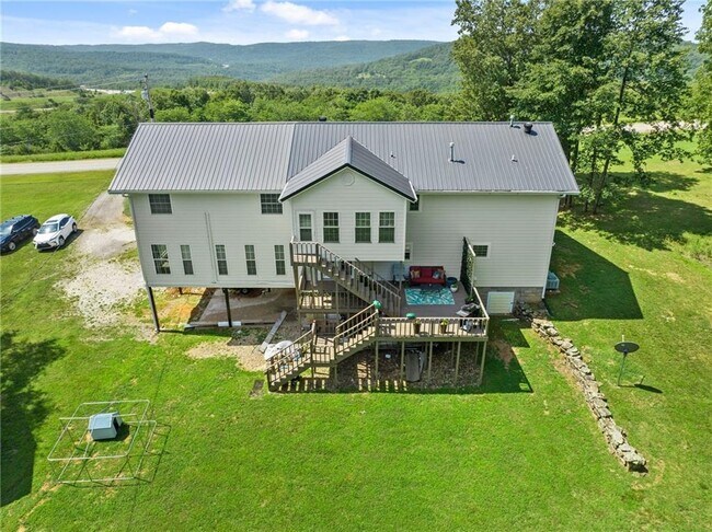 Building Photo - 10940 Devils Den Rd