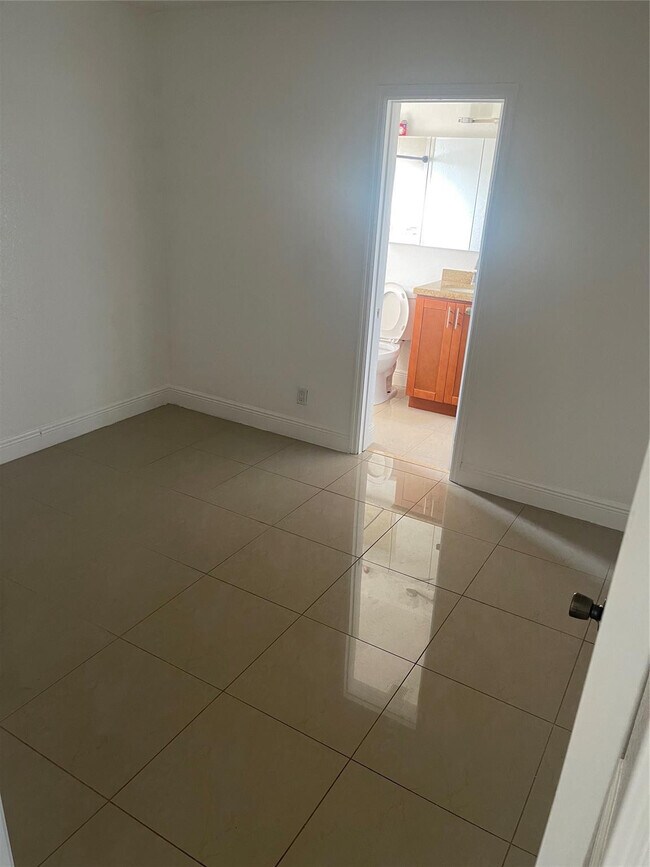 Building Photo - 3611 NE 15th Ave