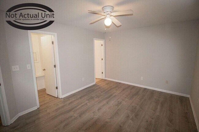 Building Photo - 1604-1606 Citadel Dr.