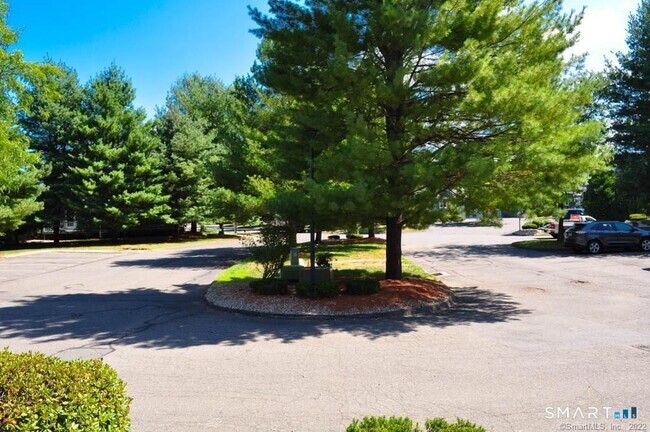 Building Photo - 605 Sandstone Dr