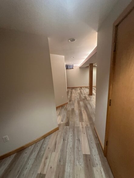 Building Photo - 909 S Midvale Blvd