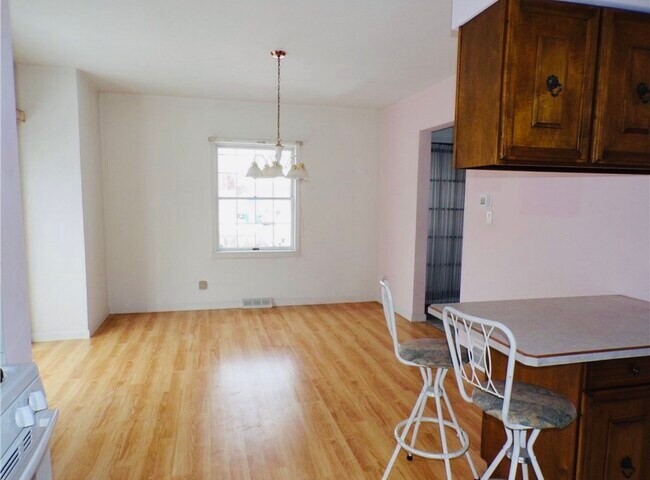 Building Photo - 3337 W 26th St