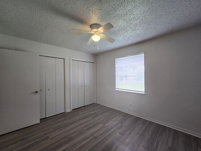Building Photo - NEW VINYL FLOORING - AVAILABLE NOW!