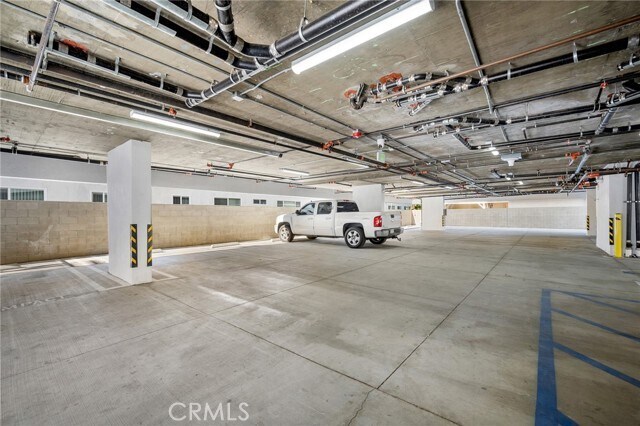 Building Photo - 10657 Moorpark St