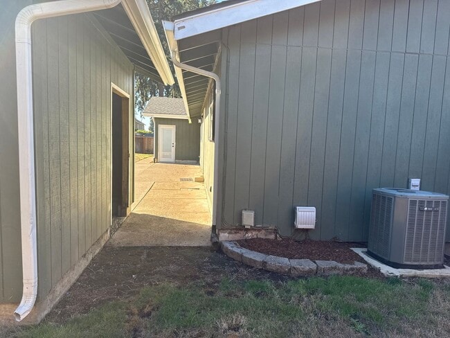 Building Photo - Wonderful 4-Bedroom, 2-Bath Home With Soli...