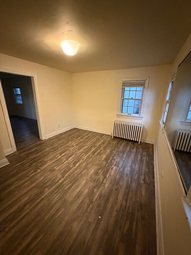 Building Photo - 81 E Park Pl
