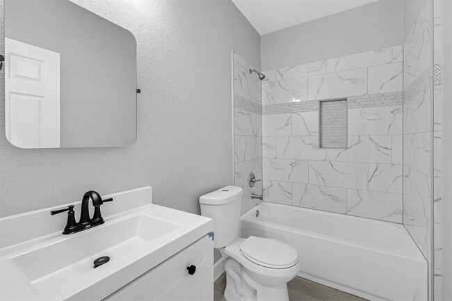 Building Photo - 12009 Meadowgreen St