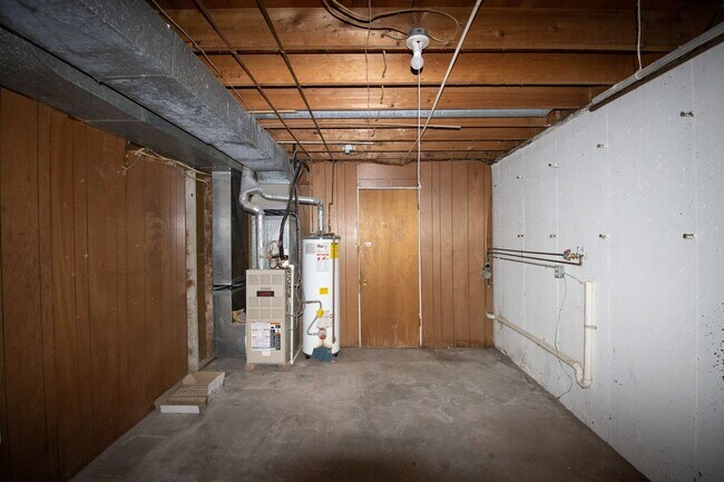 Building Photo - 2804 Isherwood Dr