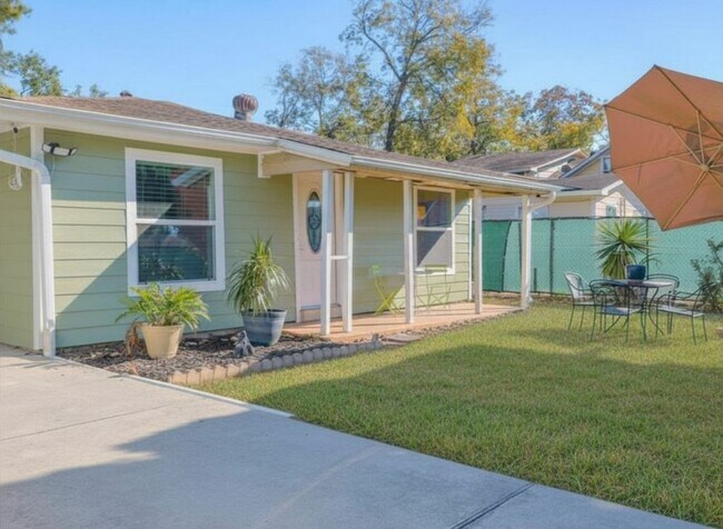 Building Photo - 831 Rouse St