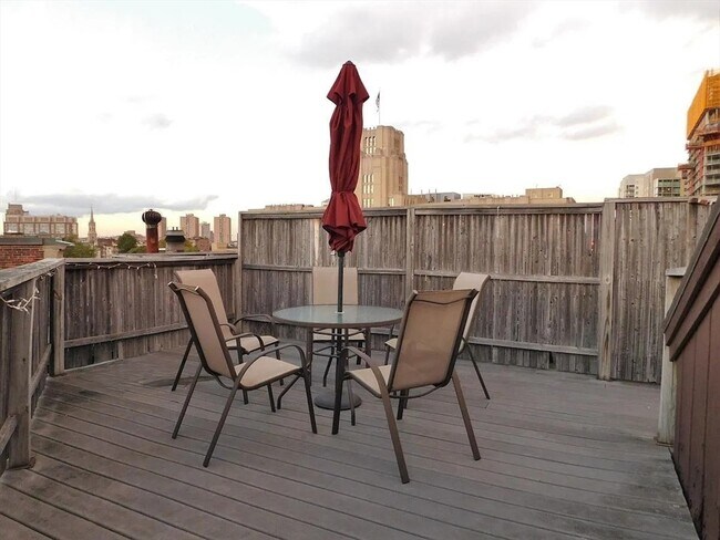Building Photo - 110 Riverway