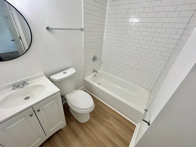 Building Photo - Beautifully Renovated 3 Bedroom 2 1/2 Bath...