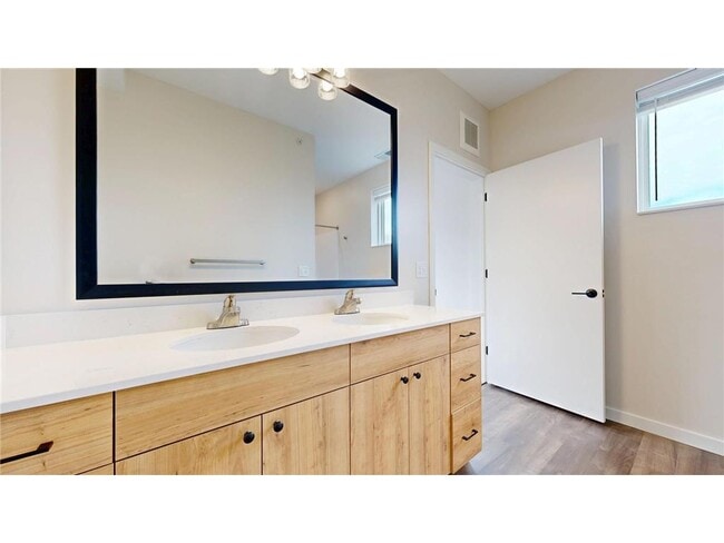 Building Photo - 1411 190th Ave NE